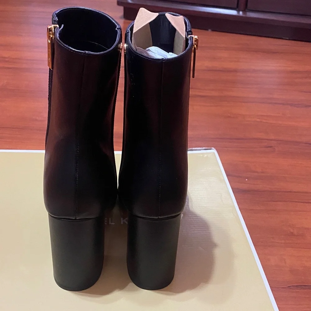 BRAND NEW Michael Kors Black Leather hazel flex bootie